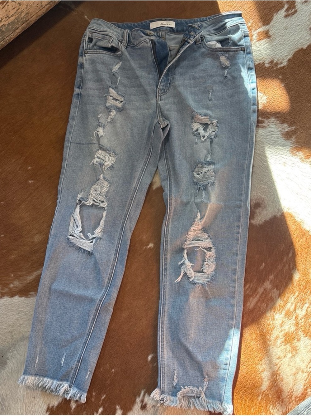 KanCan Light Blue Distressed Slim Straight womens Jeans